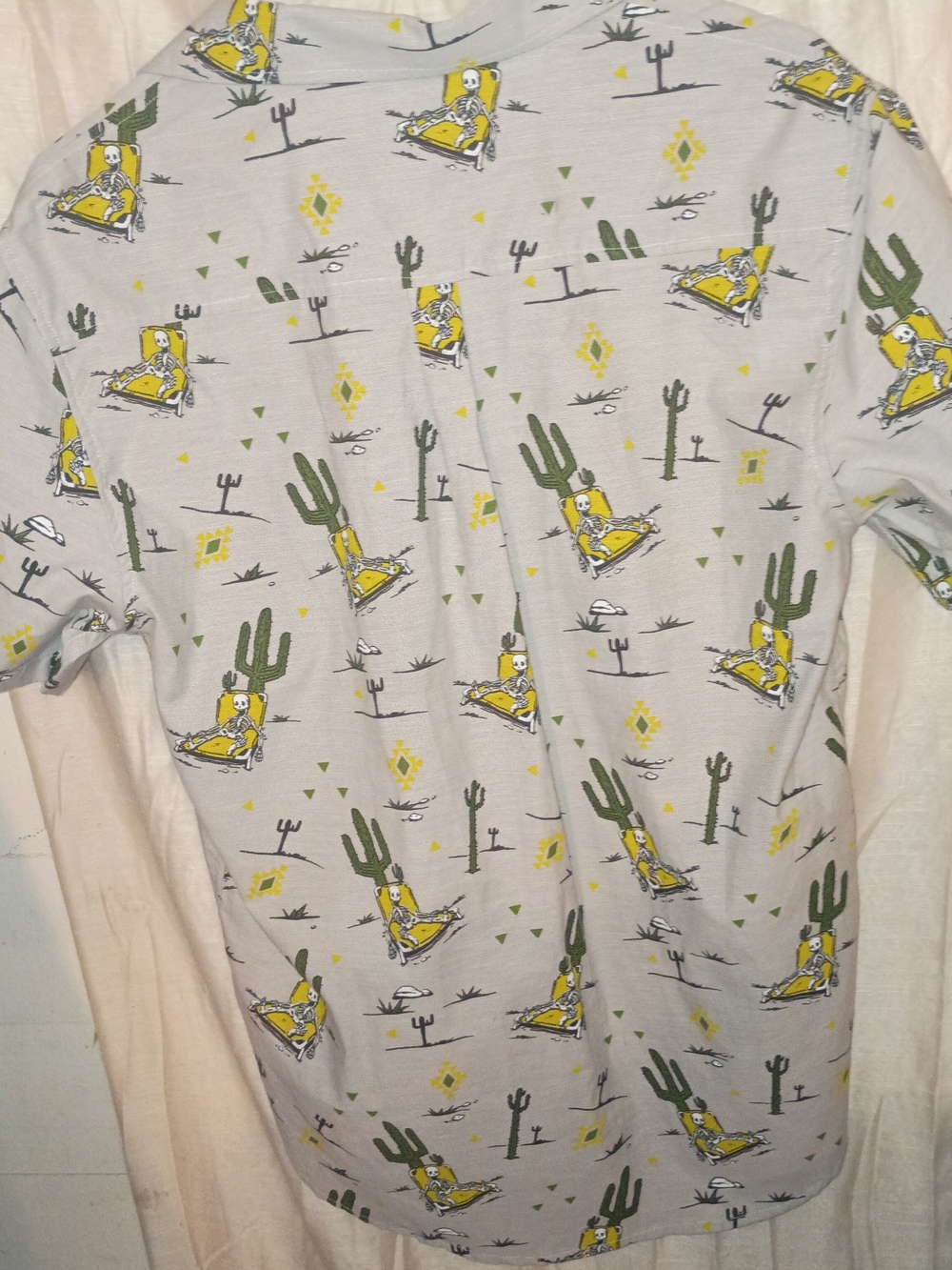 Men's Medium Short-Sleeve Button Up Shirt with Cactus And Skeleton Print - Picture 2 of 6